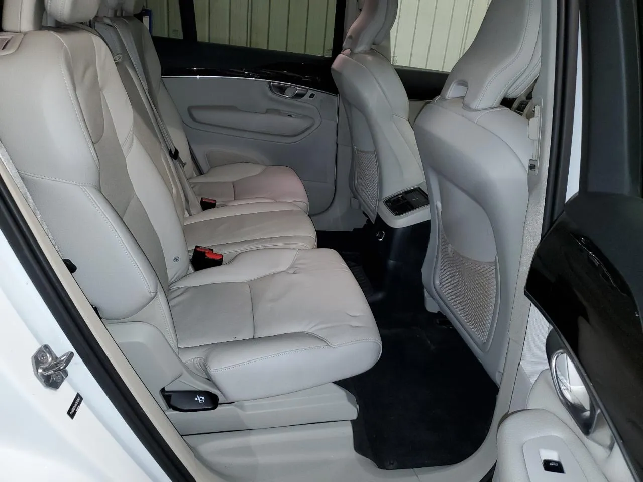 VOLVO XC90 T8 MOMENTUM